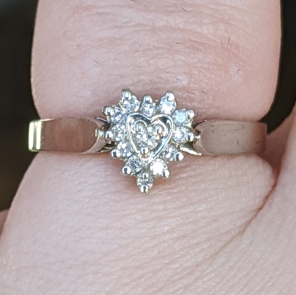Antique Jewelry - Antique 10K White Gold Diamond Heart Cluster Ring